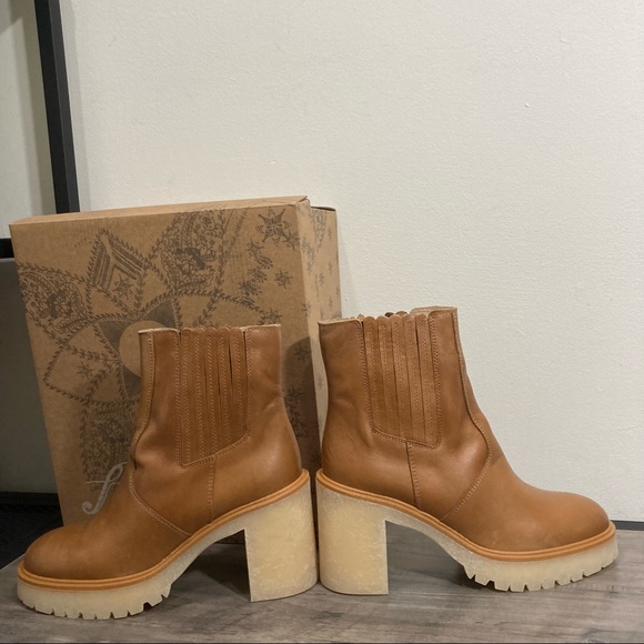 Free People James Chelsea Boot Tan Leather Platform Boots Pull On Style - Picture 8 of 15